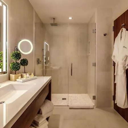 Hanza Tower Deluxe Pool & Jacuzzi & Sauna 公寓